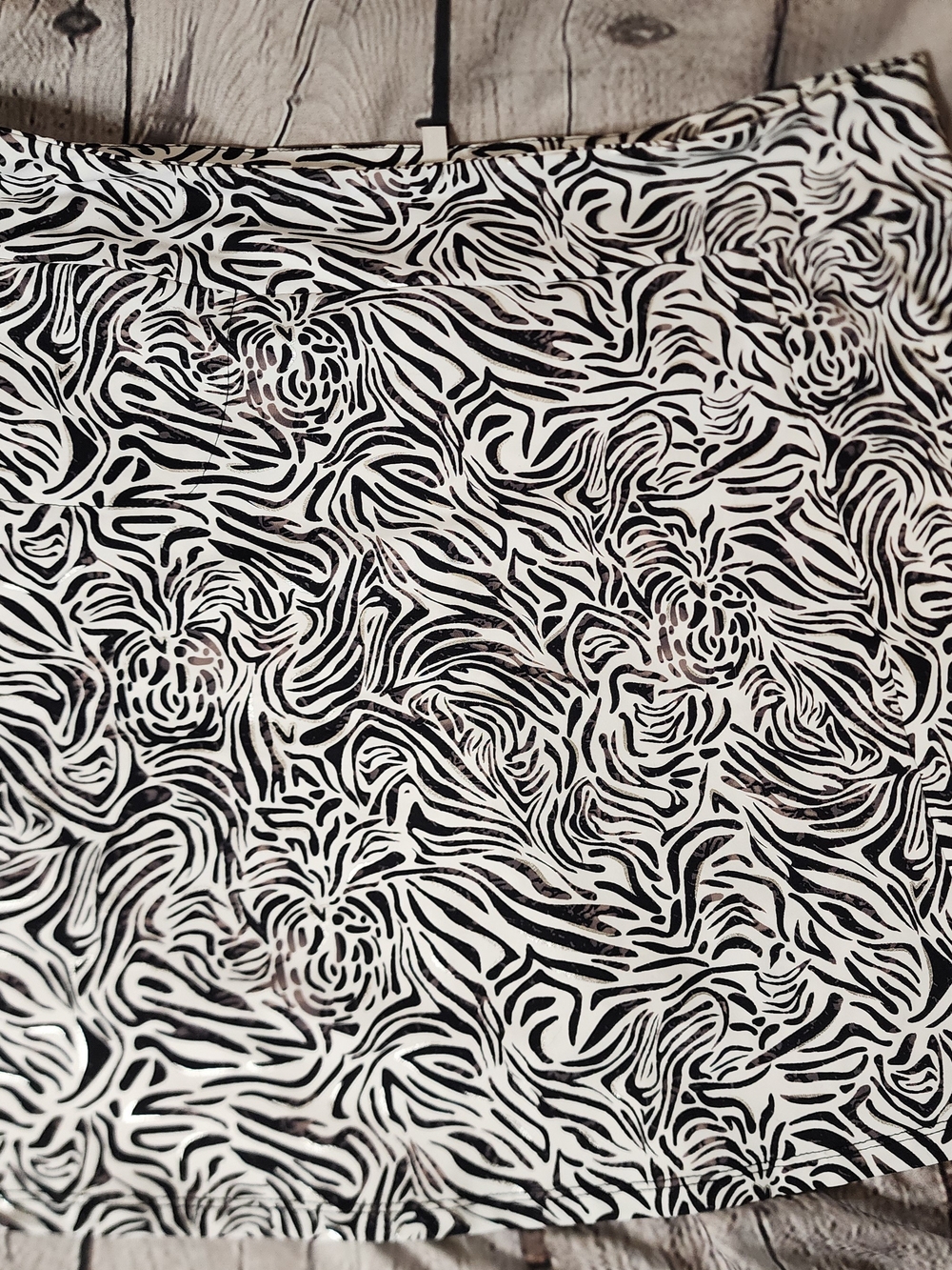 Lulu-B Black & White Abstract Animal-Print Skort